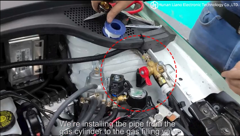 Latest company Cases about 4. Installi il tubo di gas d'acciaio a basso tenore di carbonio dalla bombola a gas alla valvola di rifornimento del gas